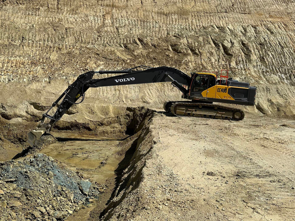 Volvo_EC400_Hybid Press.jpg