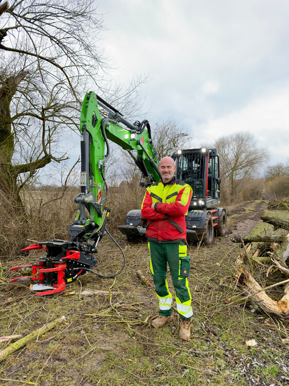 Wacker Neuson EW100 Energieholz Hessen.jpg