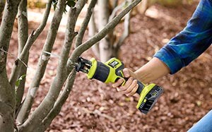 Mehr Informationen zu "Ryobi R18RSC kompakt sägen"