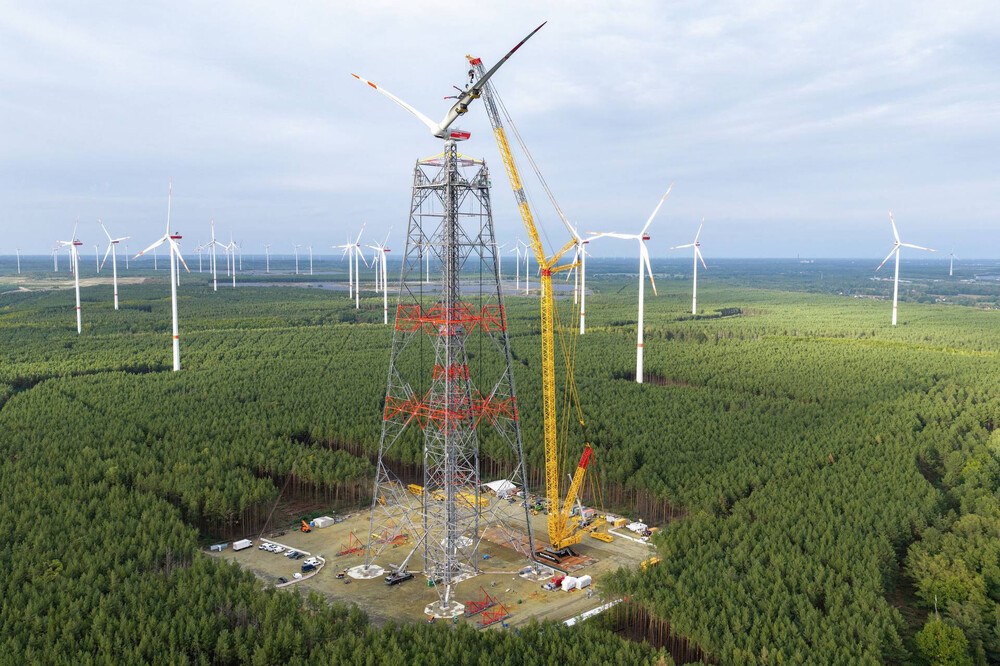 liebherr-lr11350-schmidbauer-high-altitude-wind-turbine-01-300dpi.jpg