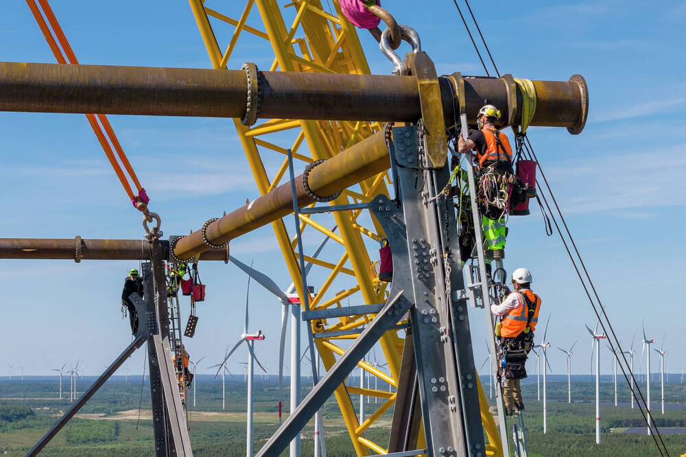 liebherr-lr11350-schmidbauer-high-altitude-wind-turbine-04-300dpi.jpg