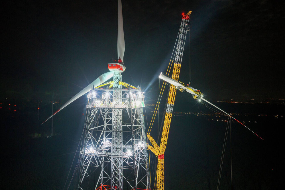 liebherr-lr11350-schmidbauer-high-altitude-wind-turbine-06-300dpi.jpg